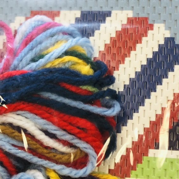 New EZ Yarn Art Hot Air Balloons Just Tuck It 8"x10" Craft Kit - Picture 3 of 4